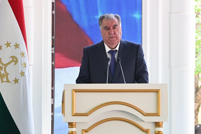 Президенти Ҷумҳурии Тоҷикистон Эмомалӣ Раҳмон бо роҳбарону фаъолони ноҳияи Дарвоз мулоқот намуданд