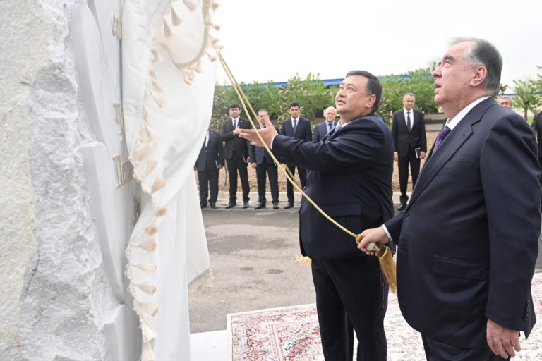 Открытие текстильного предприятия Открытого акционерного общества «Пиллаи точик» в городе Душанбе