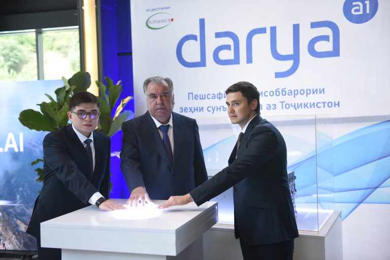 Сарвари давлат Эмомалӣ Раҳмон дар ноҳияи Дарвоз маркази баҳисобгирии зеҳни сунъии «Darya AI»-ро мавриди истифода қарор доданд